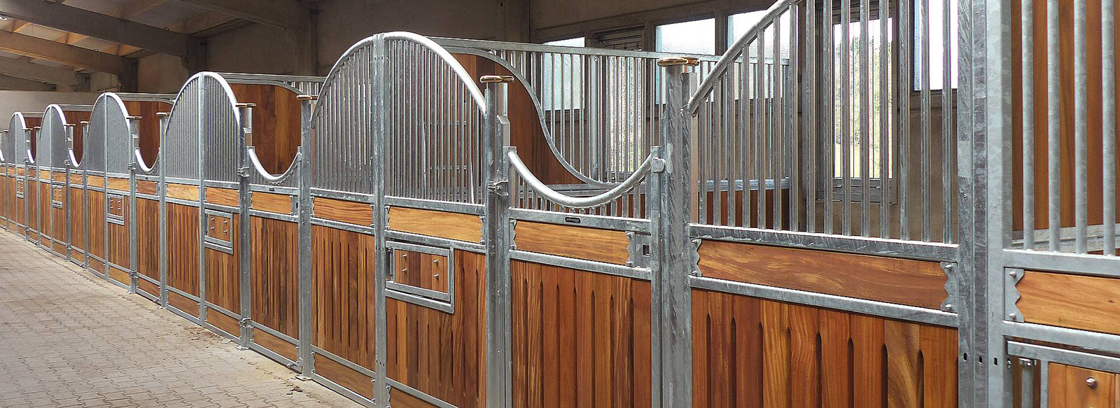 ONTDEK DE PERFECTE STALINDELING VOOR JOUW PAARDEN: UNIEKE COMFORT EN EFFICIËNTIE