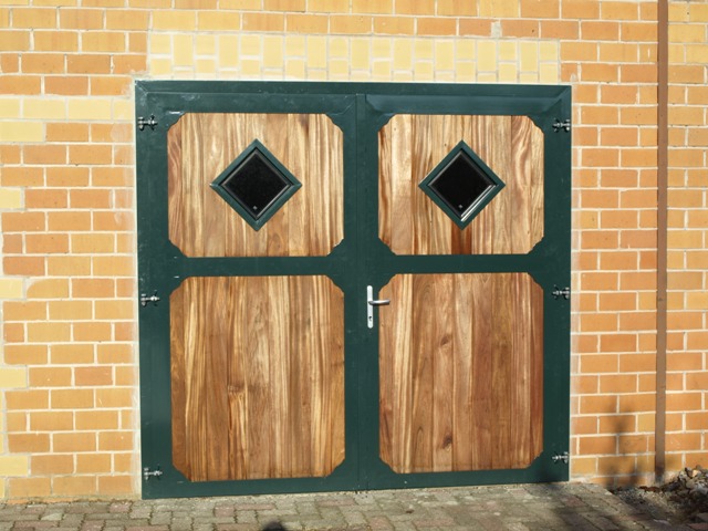 Staldeur 2-delig, met geruite ramen