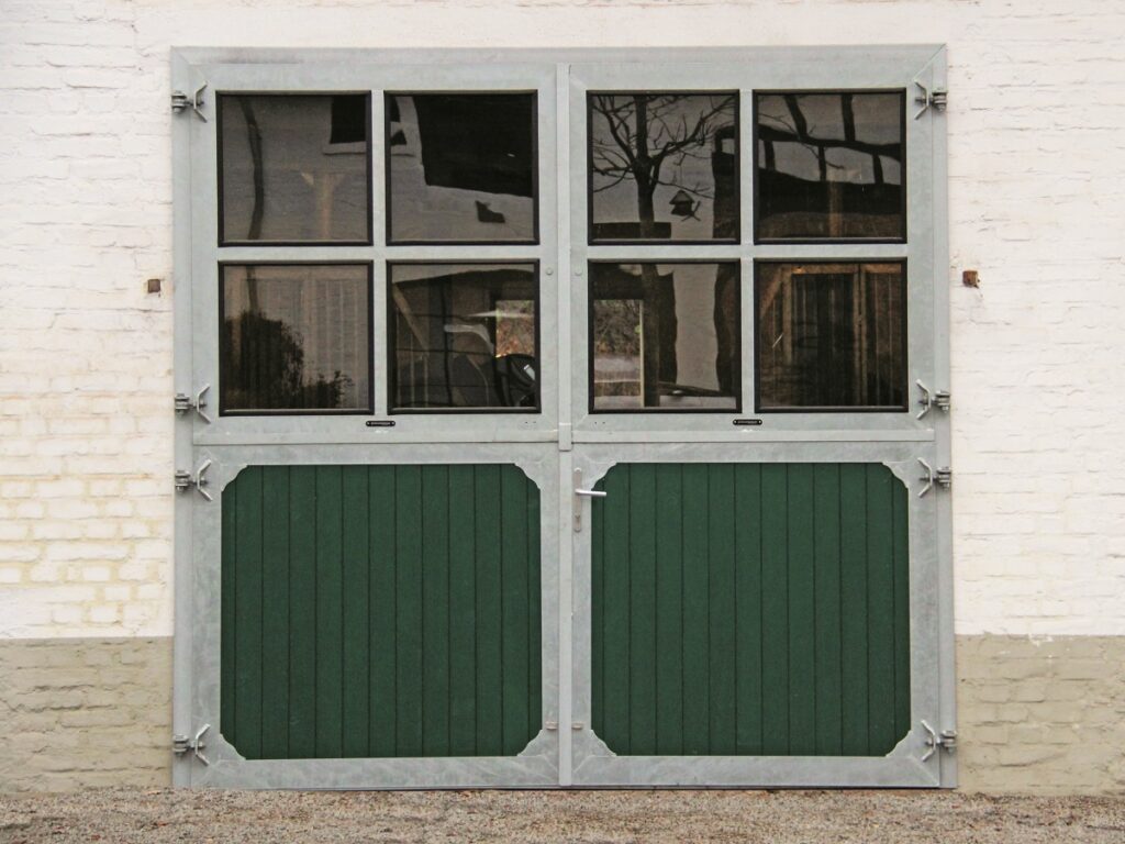 Tweedelige Staldeuren met tralievenster