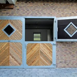 Porte d'écurie aspect chevrons, 240 Lx3000 H cm,