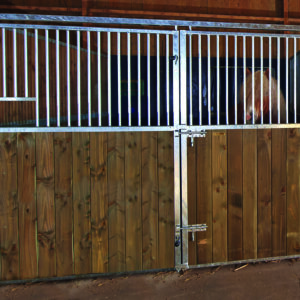 Façade de box ouvrante barreaudée/barreaudée